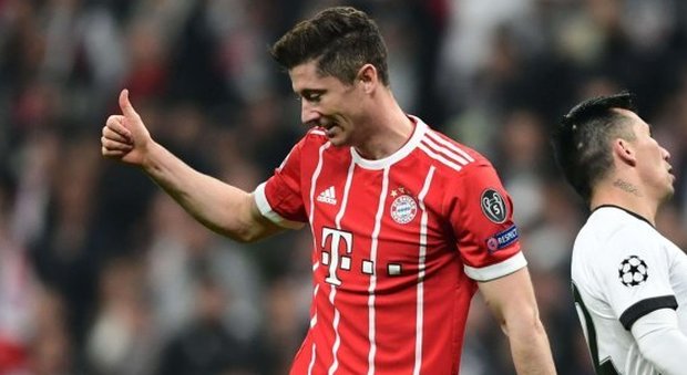 Bayern, Rummenigge toglie Lewandowski dal mercato: «Fondametale per noi»