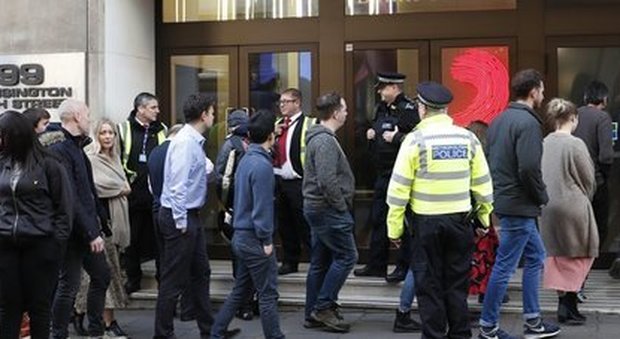 Londra, armato di machete ferisce due persone nel palazzo della Sony