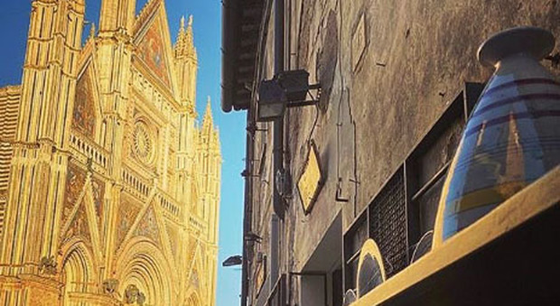 Selvaggia Lucarelli consiglia Orvieto e la "meravigliosa cattedrale" con un post su Instagram