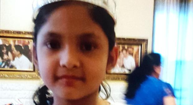 Bimba di 9 anni trovata morta nella vasca da bagno: caccia alla matrigna