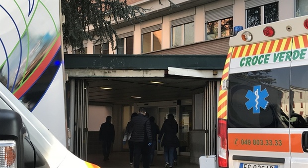 I cinesi di Vo' Euganeo in arrivo all'ospedale di Padova