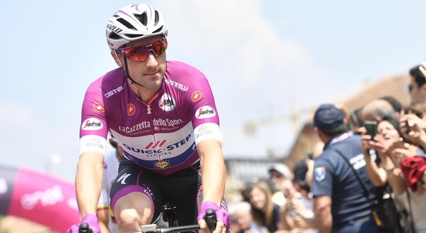 Giro d'Italia, Viviani vince la 13esima tappa: Yates ancora in maglia rosa