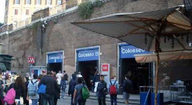 Metro, falso allarme bomba alla stazione Colosseo: bloccata la linea B