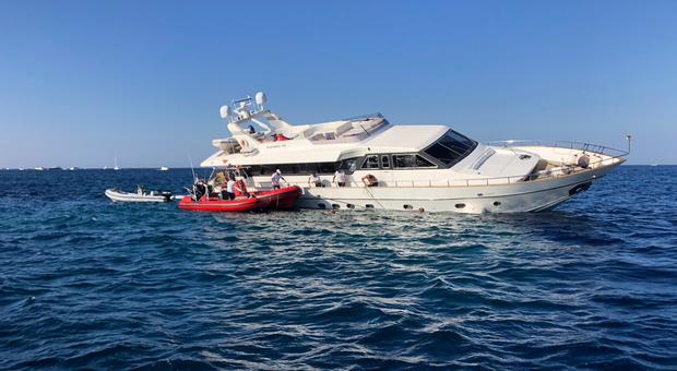 Abbandona lo yacht a Ponza dopo il secondo incidente, truffe e misteri