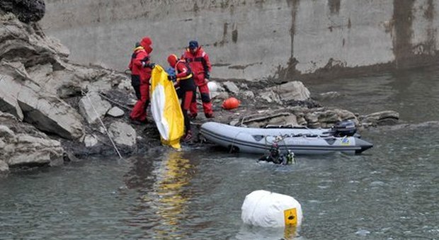 Varese, cadavere di una donna in spiaggia: giallo a Luino vicino a porto turistico