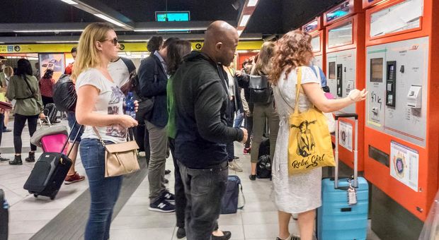Milano Centrale, bancomat clonati. Arriva la risposta di Trenitalia: «Clienti al sicuro. Nessun dato è stato sottratto»