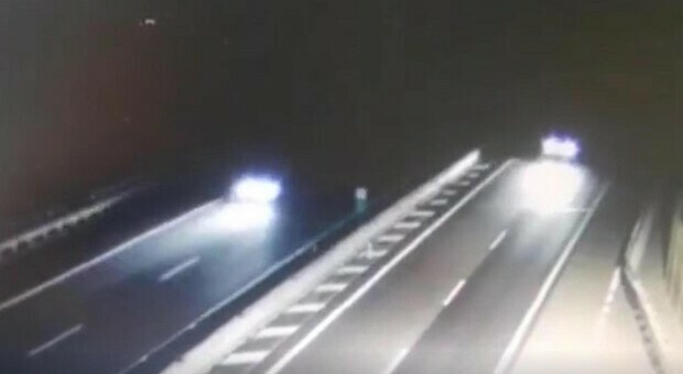 Milano, ubriaca guida 5 km in contromano in autostrada: 50enne denunciata