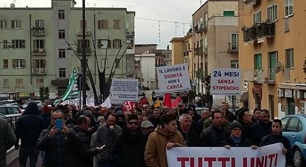 Un momento della protesta dei dipendenti del Consorzio Aurunco di Bonifica