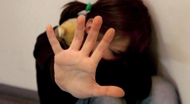 Abusi su 14enne in casa-famiglia: paga i danni e patteggia la pena