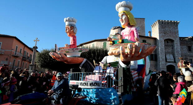 Foligno, il Carnevale parte col botto. A Sant’Eraclio festa grande, bagno di folla, 400 maschere e i grandi carri allegorici