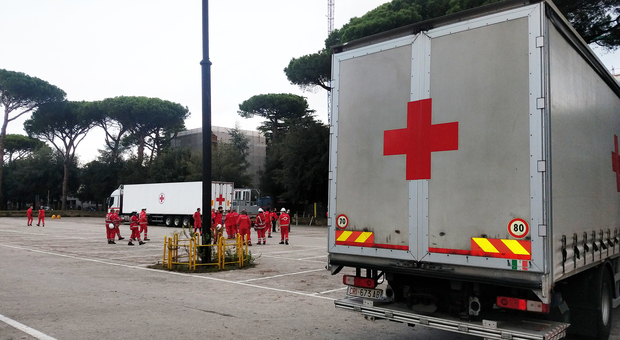 Covid in Campania, arrivano le tende militari negli ospedali ma mancano i medici