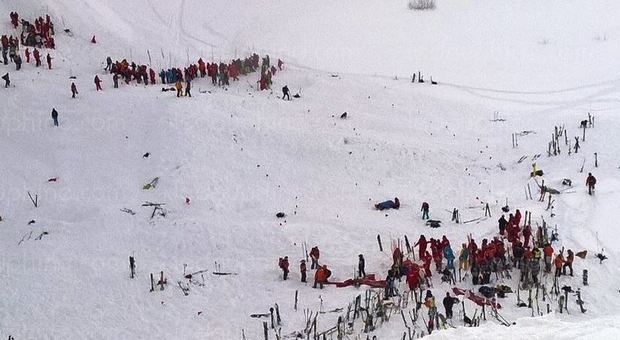 Valanga travolge gruppo studenti: morti e feriti sulle Alpi francesi