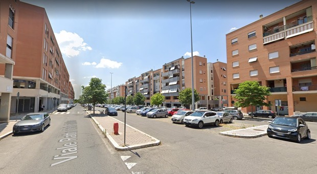 Rapina in appartamento a Roma, proprietari immobilizzati: caccia a finti corrieri