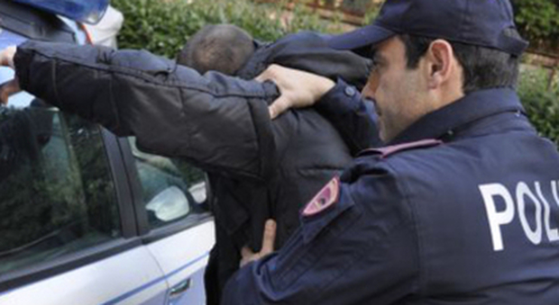 Furti in abitazione, arrestato ladro seriale: lasciava l'Italia in pullman
