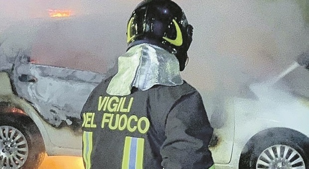 Porto Sant'Elpidio, notte di fuoco nel Fermano: l'ombra del piromane sull'incendio di un'auto