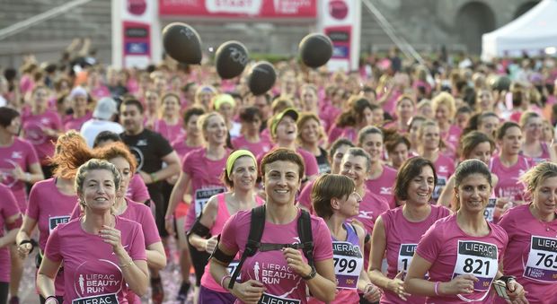 Lierac Beauty Run colora Milano di rosa: oltre 2mila donne di corsa nel cuore della città