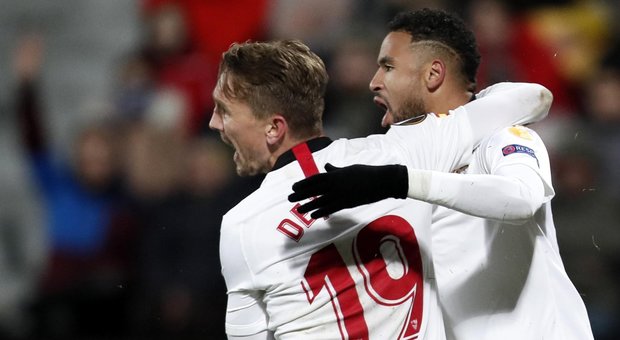 Luuk de Jong e Youssef En-Nesyri esultano dopo il gol al Cluj in Europa League