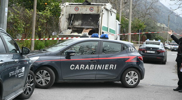 Carabinieri sul posto della tragedia nell'Irpinia
