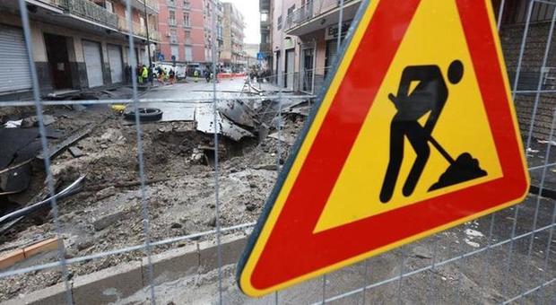 Napoli, giovedì scuole aperte: «Ma sono 31 gli istituti danneggiati dal maltempo»