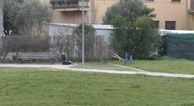 Tredicenne ferita a forbiciate da due coetanee, la donna che l'ha salvata a "Storie Italiane": «Volevano ucciderla, le ho prese a calci»