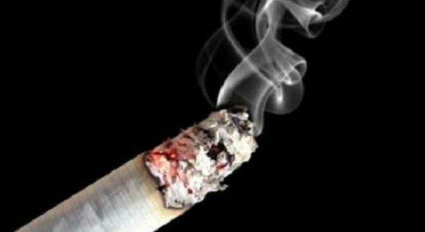 Sigaretta killer: prende sonno con la cicca accesa, materasso a fuoco