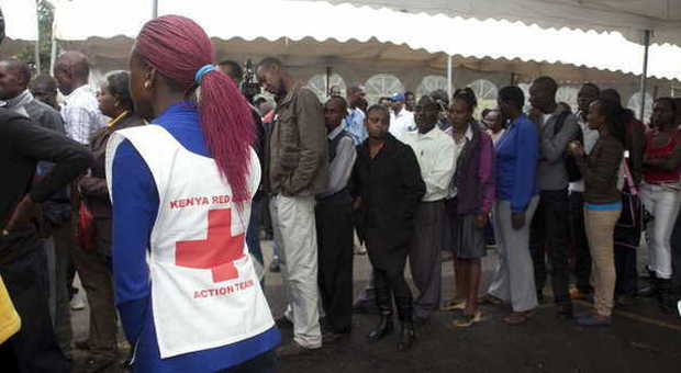 Kenya, strage al college: esce dall'armadio dopo due giorni, non si fida neanche dei soccorritori