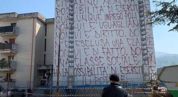 Jorit sbarca a Palma Campania: murales ispirato al rivoluzionario Vincenzo Russo