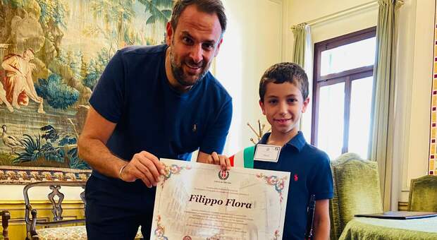 Filippo Flora a soli 9 anni è un esempio di bravo cittadino, pulisce le strade di Treviso dai rifiuti abbandonati