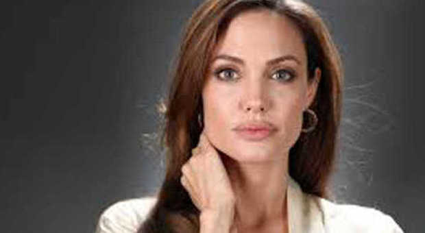 Angelina Jolie: «Sto bene in menopausa. Mi sento più vecchia e mi piace così»