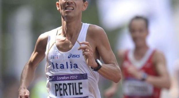 Ruggero Pertile in azione nella maratona (Ansa)