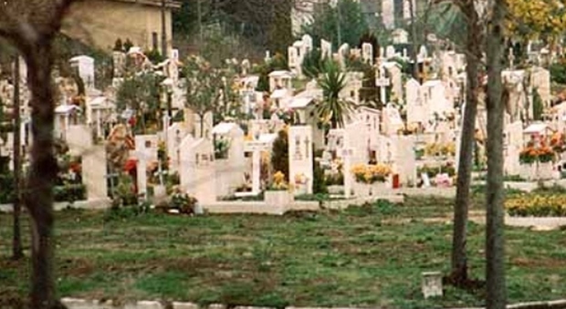 Prima Porta, caos cremazioni: 1500 salme in ostaggio. E il Comune vuole togliere la tassa per chi va fuori Roma