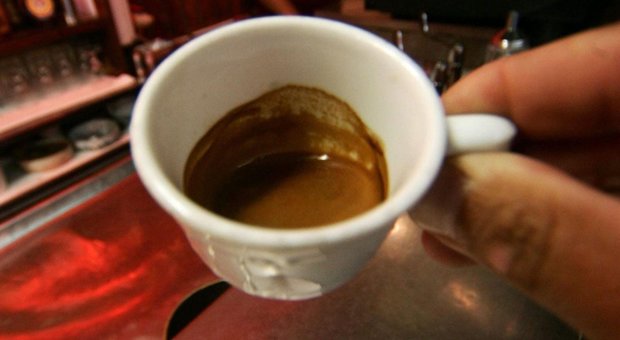 Il 95% degli italiani è caffè-dipendente Spendiamo a testa 260 euro l'anno