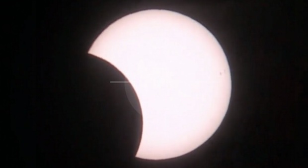 Eclissi anulare di sole, in Africa un anello di fuoco in cielo -Guarda la diretta
