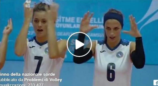 L'inno di Mameli è speciale: il video delle azzurre del volley medaglia d'argento alle Olimpiadi dei sordi