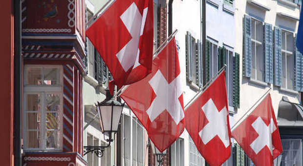 Svizzera, referendum sul salario minimo: più del 60% vota «no» a 3.300 euro al mese