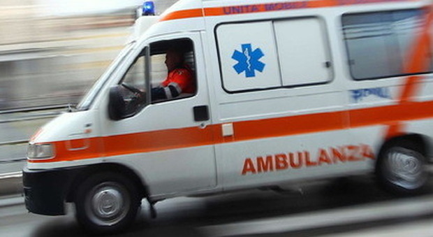 Roma, schianto fra 3 auto ad Anguillara: un morto e 5 feriti tra cui 2 bimbi
