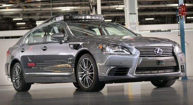Lexus LS 600 h è il nuovo test vehicle denominato Platform 3.0