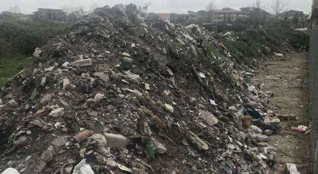 Maxi blitz nella Terra dei Fuochi, sequestrati 4.000 mc rifiuti speciali