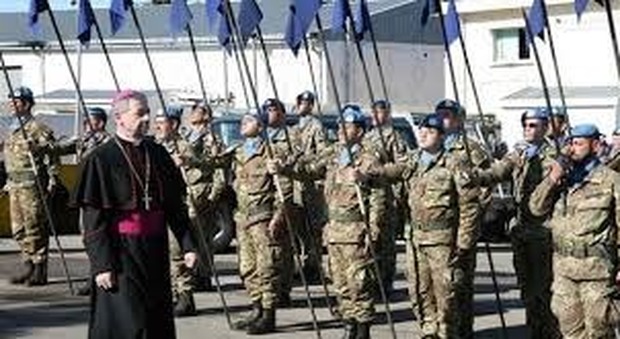 Il governo annuncia tagli sul fronte dei Cappellani militari, esulta padre Zanotelli missionario pacifista