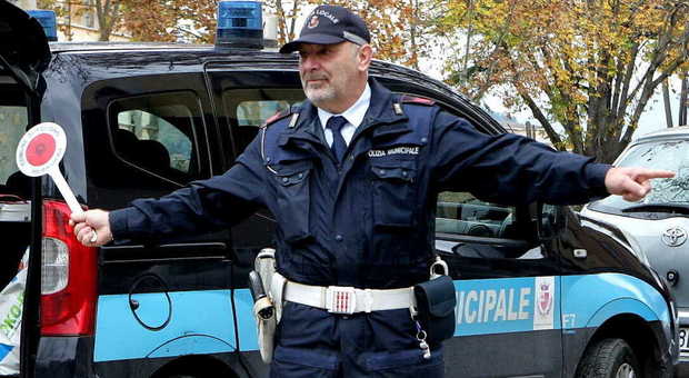 L'appuntato scelto della polizia locale Claudio Tamburo