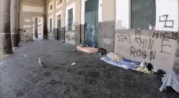 Plebiscito, un video mostra com'è ridotta la piazza simbolo di Napoli