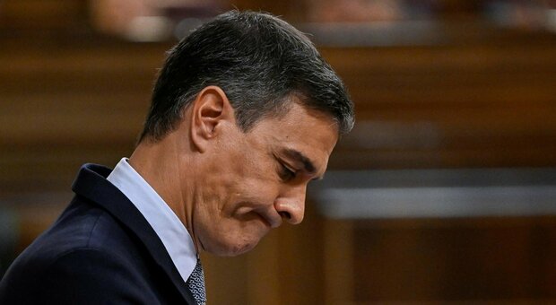 Spagna, il premier Sanchez scioglie il parlamento e convoca elezioni anticipate