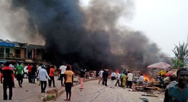Kamikaze bambino esplode in moschea, è strage: "Almeno 15 vittime, modalità tipica di Boko Haram"