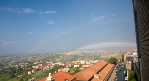 L'arcobaleno con il sole ad Est di Macerata