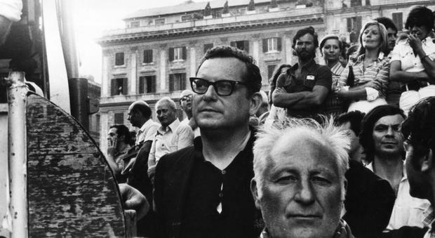 Giovanni Franzoni in una manifestazione degli anni '70 a Roma