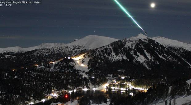 Palla di fuoco infiamma l'Europa: meteorite record ripreso in webcam