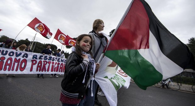 25 aprile, niente corteo unitario La Comunità ebraica: «Simboli palestinesi sono estranei»