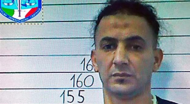 Ingoia lametta per farsi ricoverare, detenuto evade dall'ospedale: «Rischio radicalizzazione islamica»