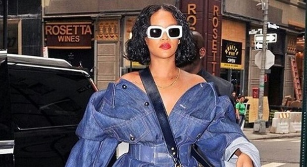 Rihanna è ingrassata su fianchi e cosce: non lo nasconde, e i fan la amano di più