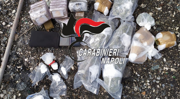 Napoli, Fuorigrotta e rione Traiano «bruciano»: scattano le perquisizioni a tappeto, trovata droga